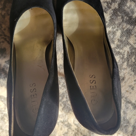 Women's black size 7 1/2 Guess 5" platform heals - Picture 4 of 6